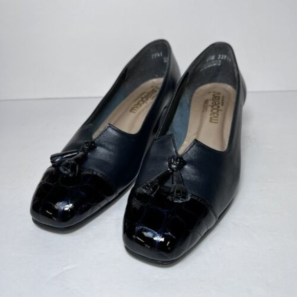 Vintage California Magdesians Women Navy Leather Tassel Shoes 6.5W USA Made - Picture 15 of 15